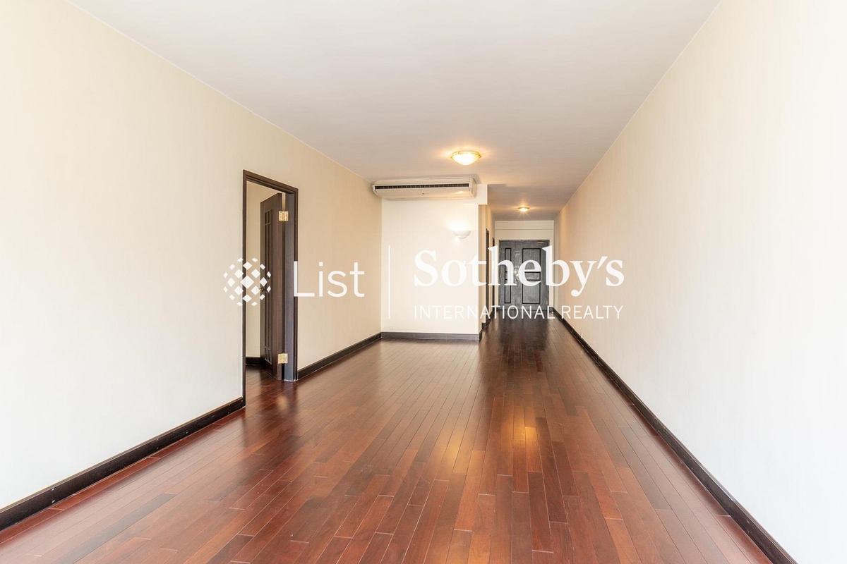 The Regalis 帝鑾閣 | Living and Dining Room