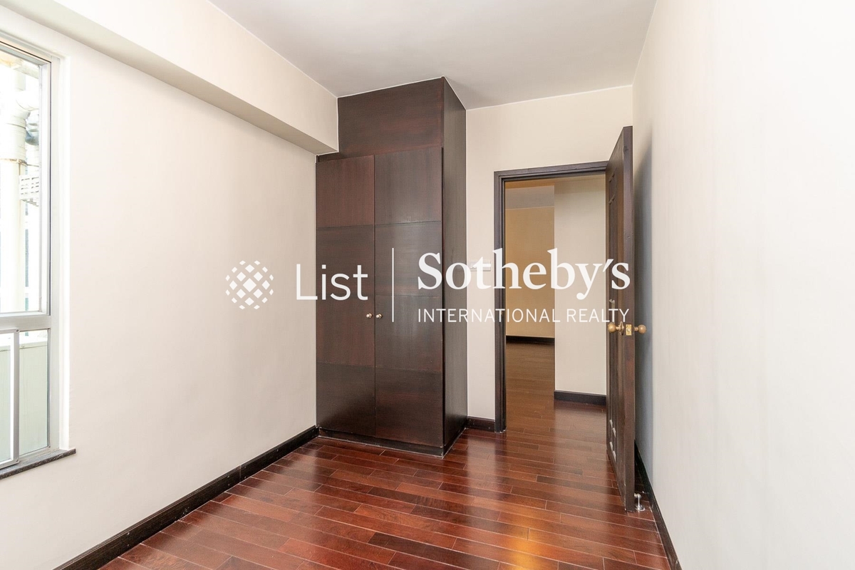 The Regalis 帝鑾閣 | Second Bedroom