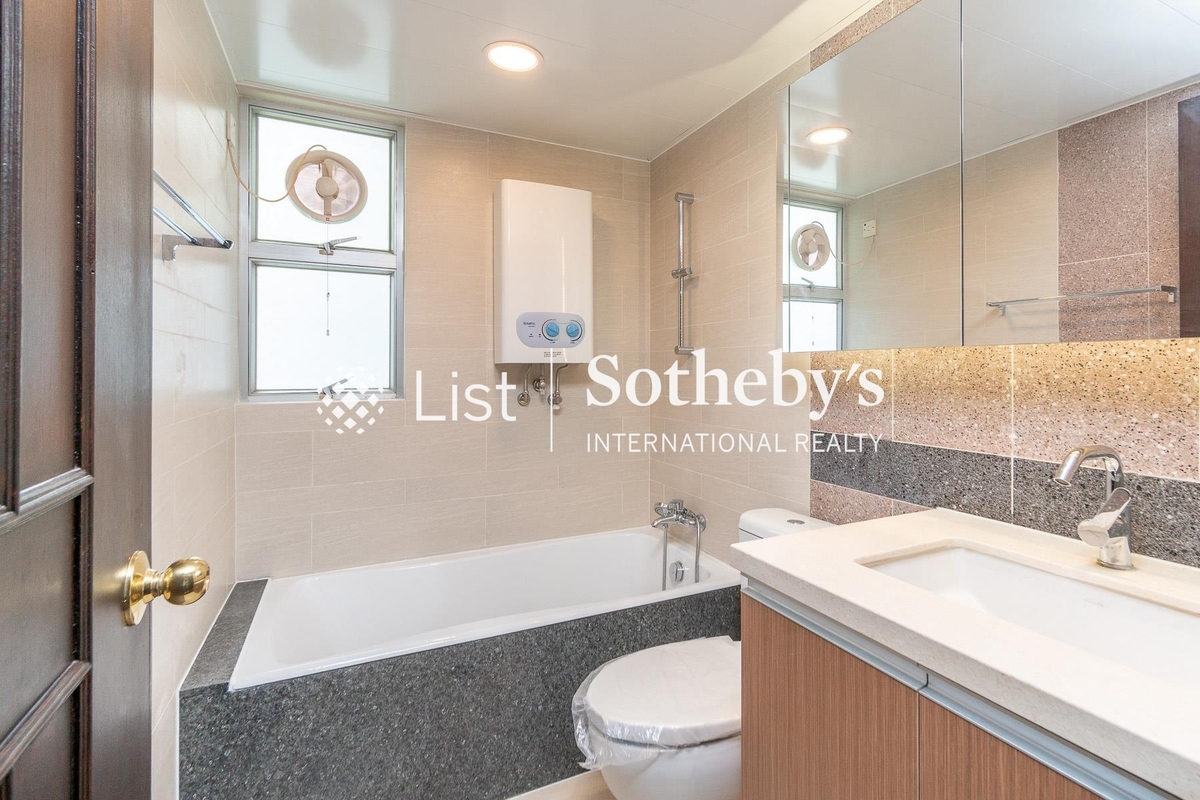 The Regalis 帝鑾閣 | Master Bathroom