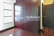 The Regalis 帝鑾閣 | Built-in Wardrobe in Master Bedroom