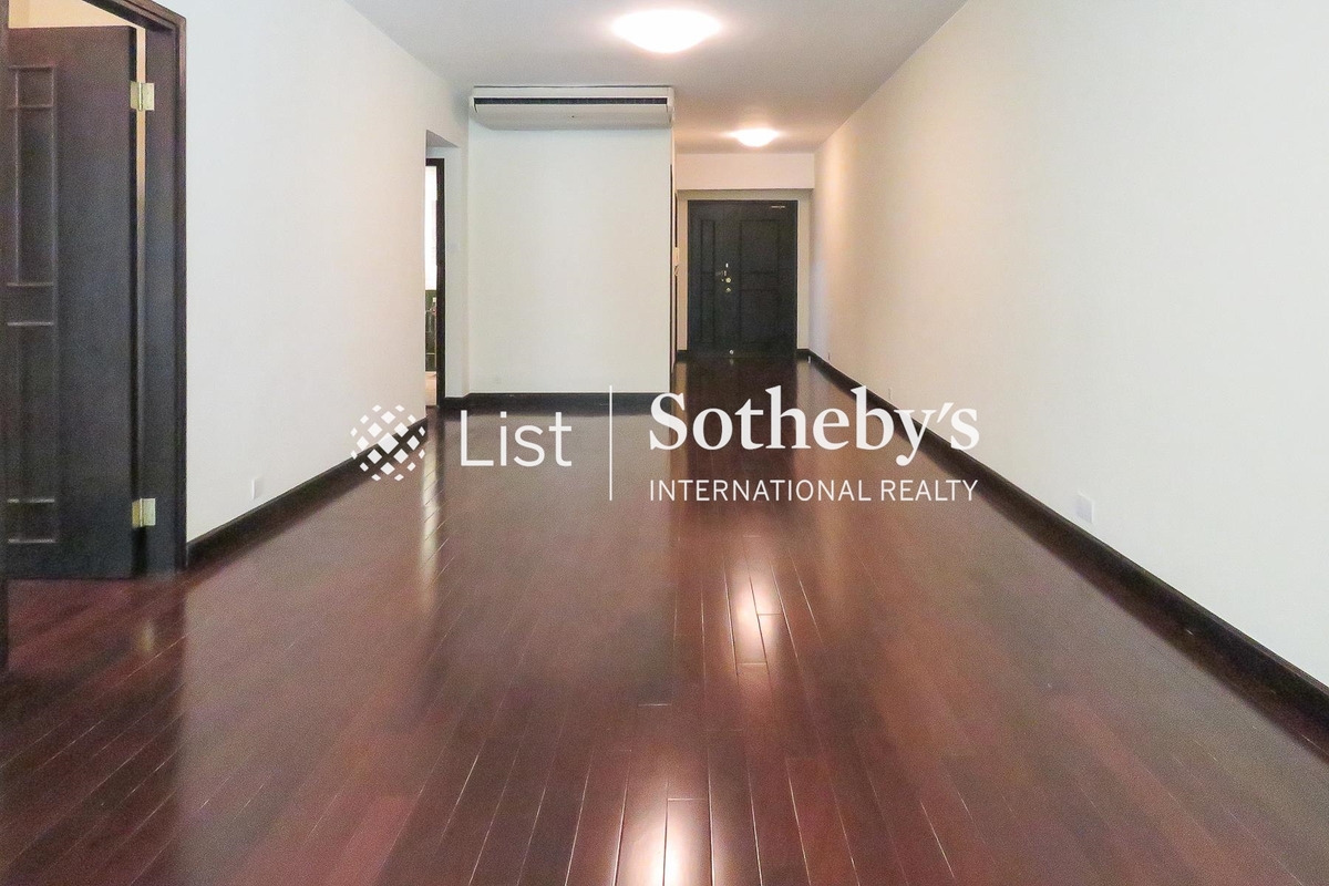 The Regalis 帝鑾閣 | Living and Dining Room