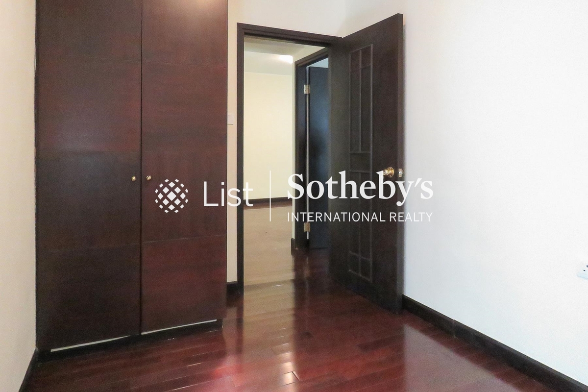 The Regalis 帝鑾閣 | Third Bedroom