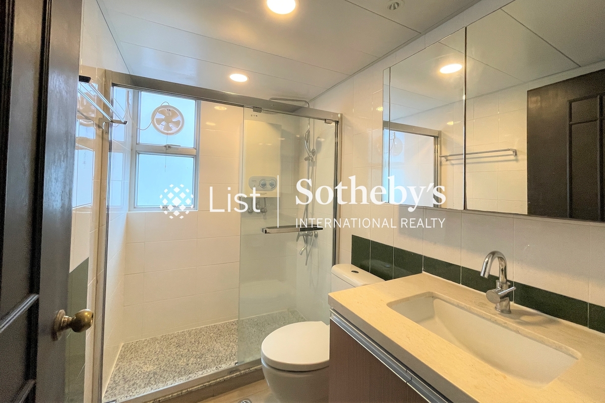 The Regalis 帝鑾閣 | Guest Bathroom