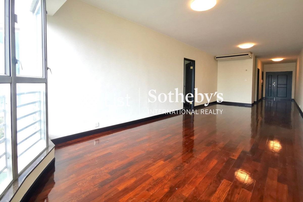 The Regalis 帝鑾閣 | Living and Dining Room