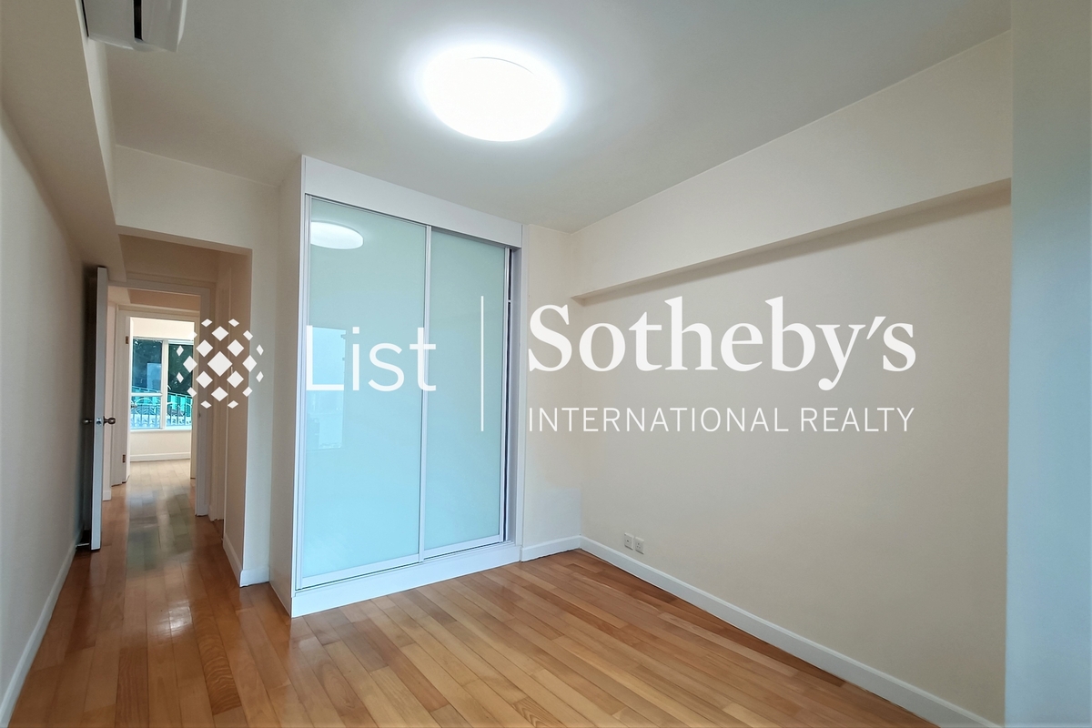 Pacific Palisades 寶馬山花園 | Built-in Wardrobe in Master Bedroom 