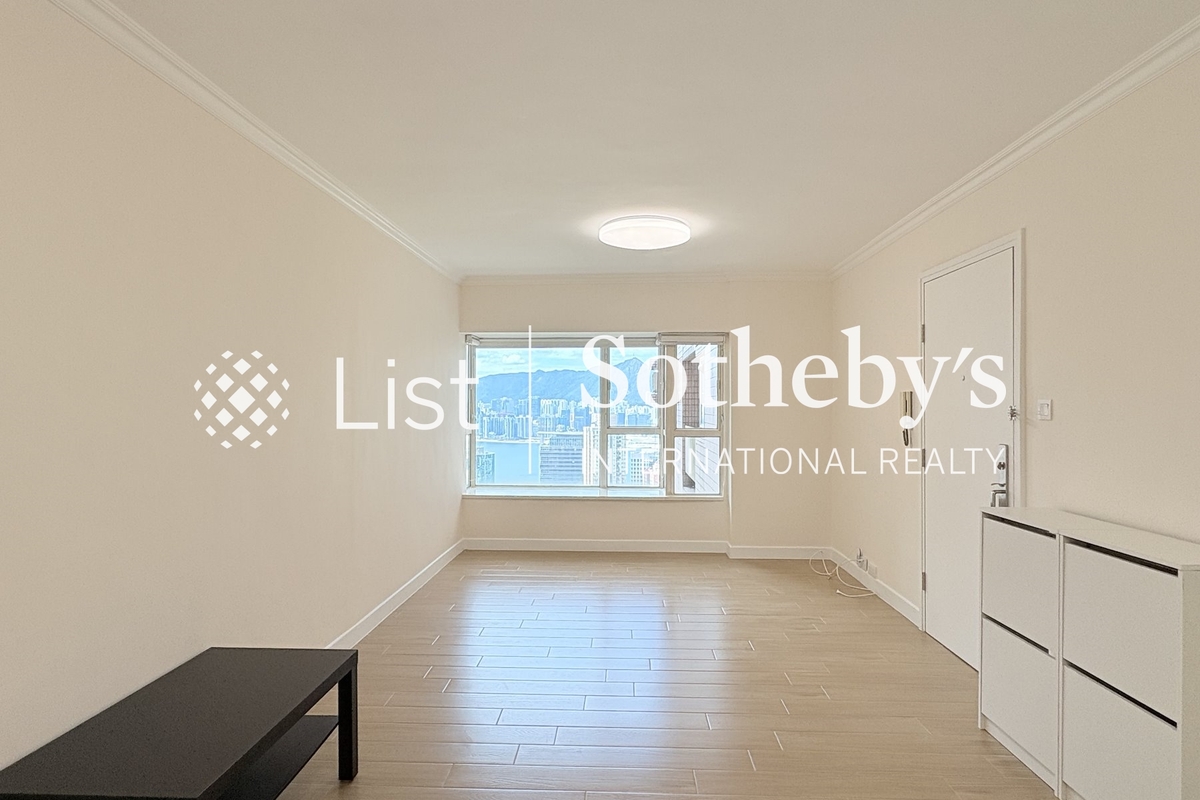 Pacific Palisades 寶馬山花園 | Living and Dining Room