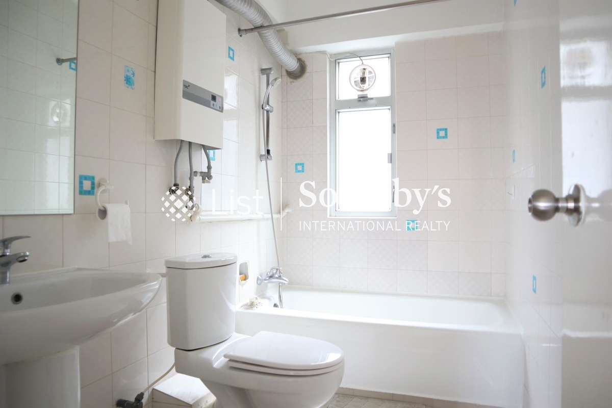 Vista Mount Davis 華亭閣 | Master Bathroom