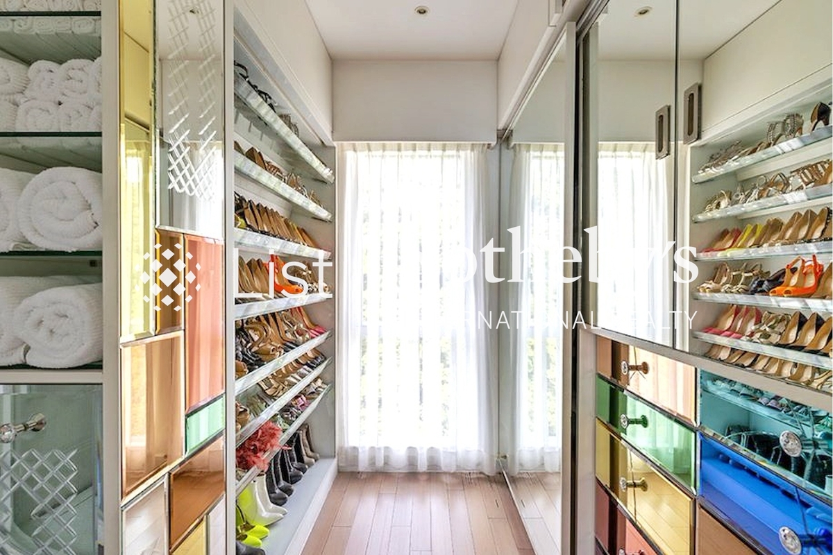 Vista Mount Davis 華亭閣 | Built-in Wardrobe in Master Bedroom 