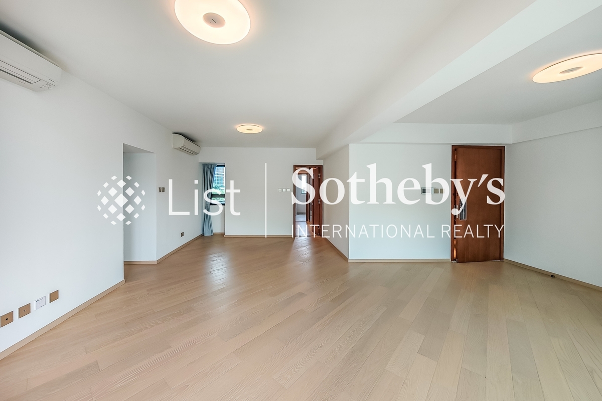 Victoria Coast Victoria Coast | Living and Dining Room