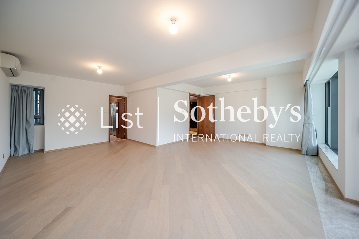 Victoria Coast Victoria Coast | Living and Dining Room