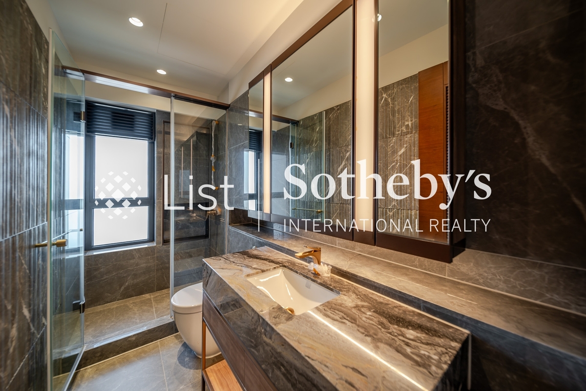 Victoria Coast Victoria Coast | Guest Bathroom