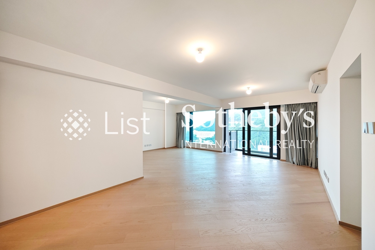 Victoria Coast Victoria Coast | Living and Dining Room