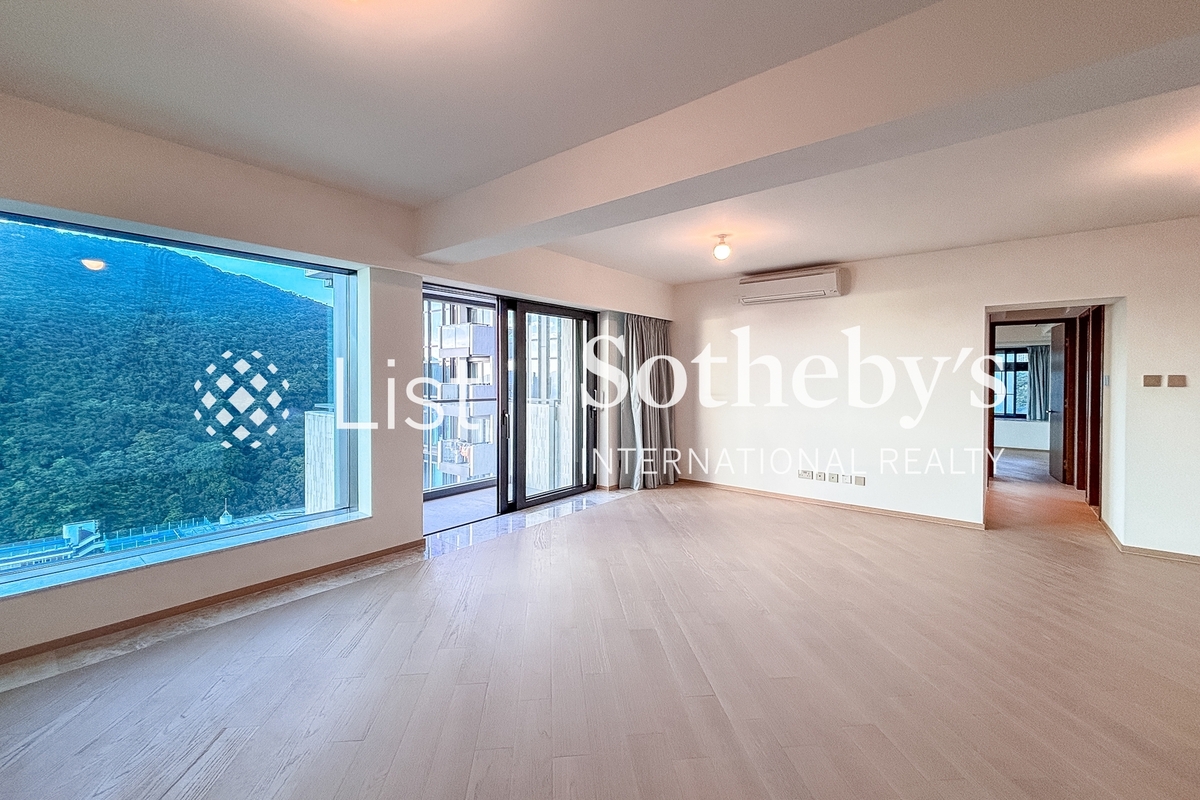 Victoria Coast Victoria Coast | Living and Dining Room