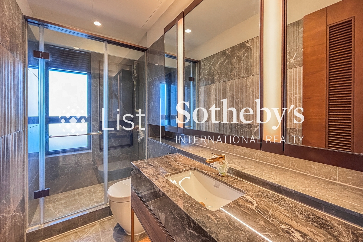 Victoria Coast Victoria Coast | Guest Bathroom