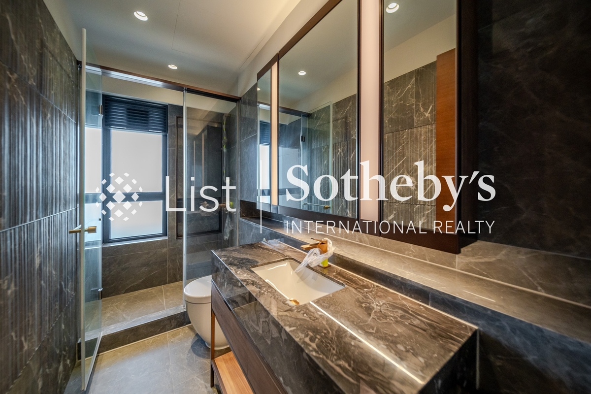 Victoria Coast Victoria Coast | Guest Bathroom