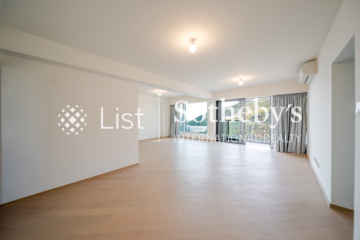 Victoria Coast Victoria Coast | Living and Dining Room