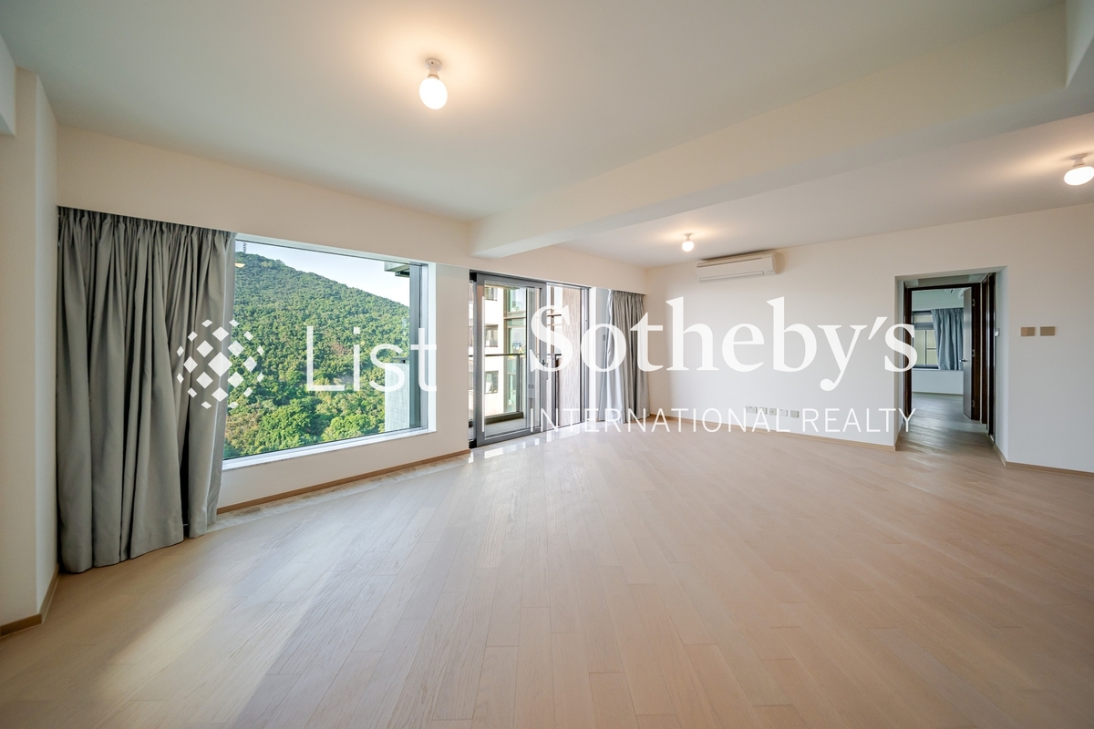 Victoria Coast Victoria Coast | Living and Dining Room