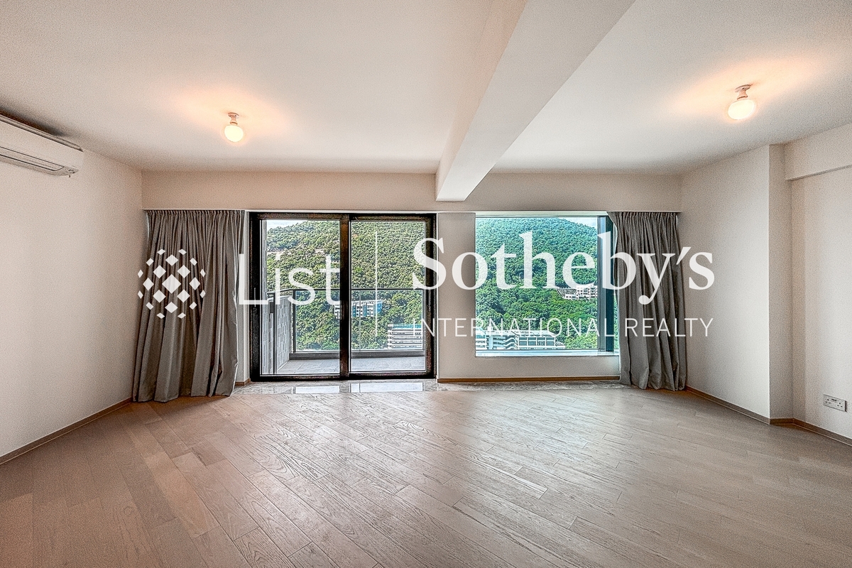 Victoria Coast Victoria Coast | Living and Dining Room