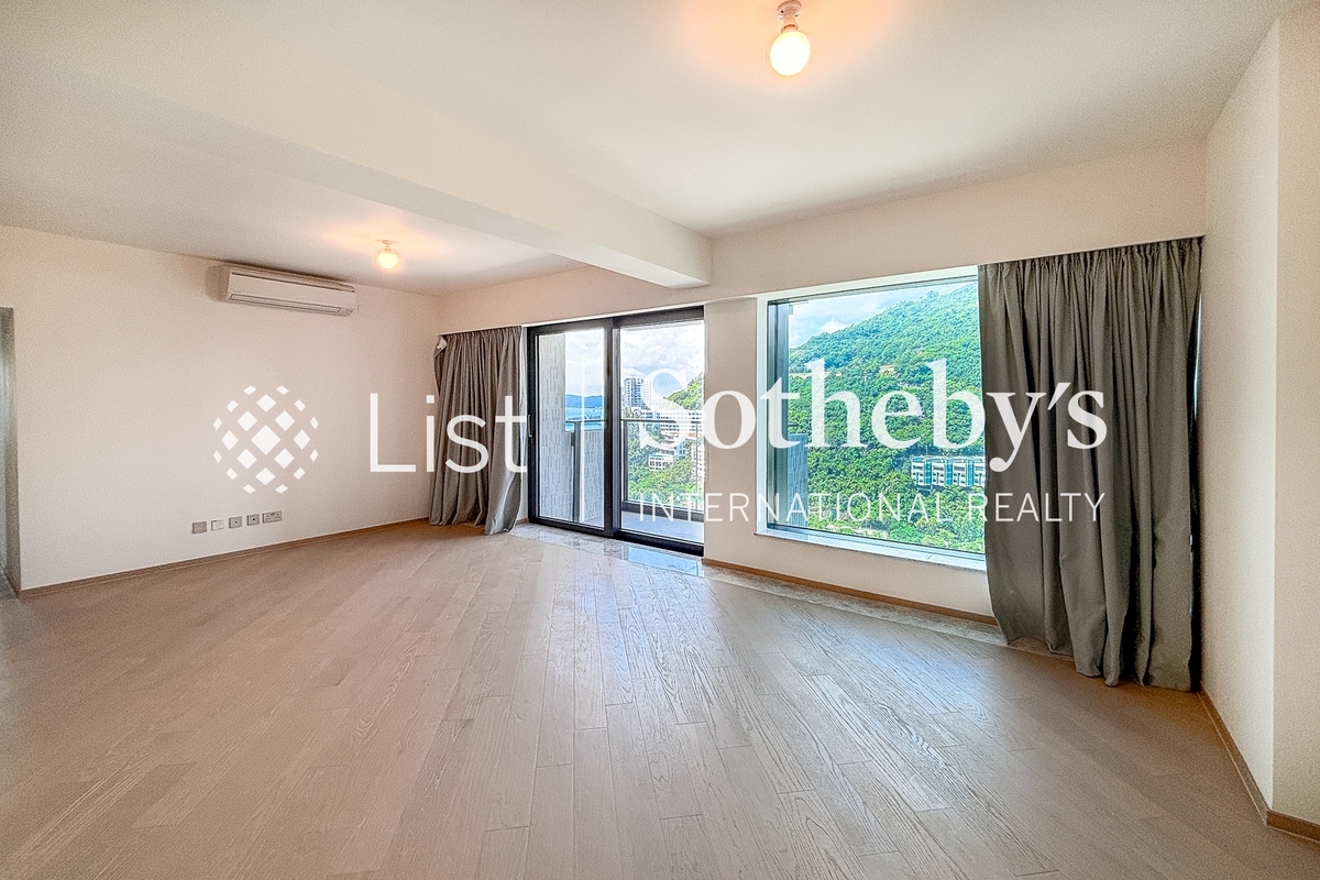 Victoria Coast Victoria Coast | Living and Dining Room