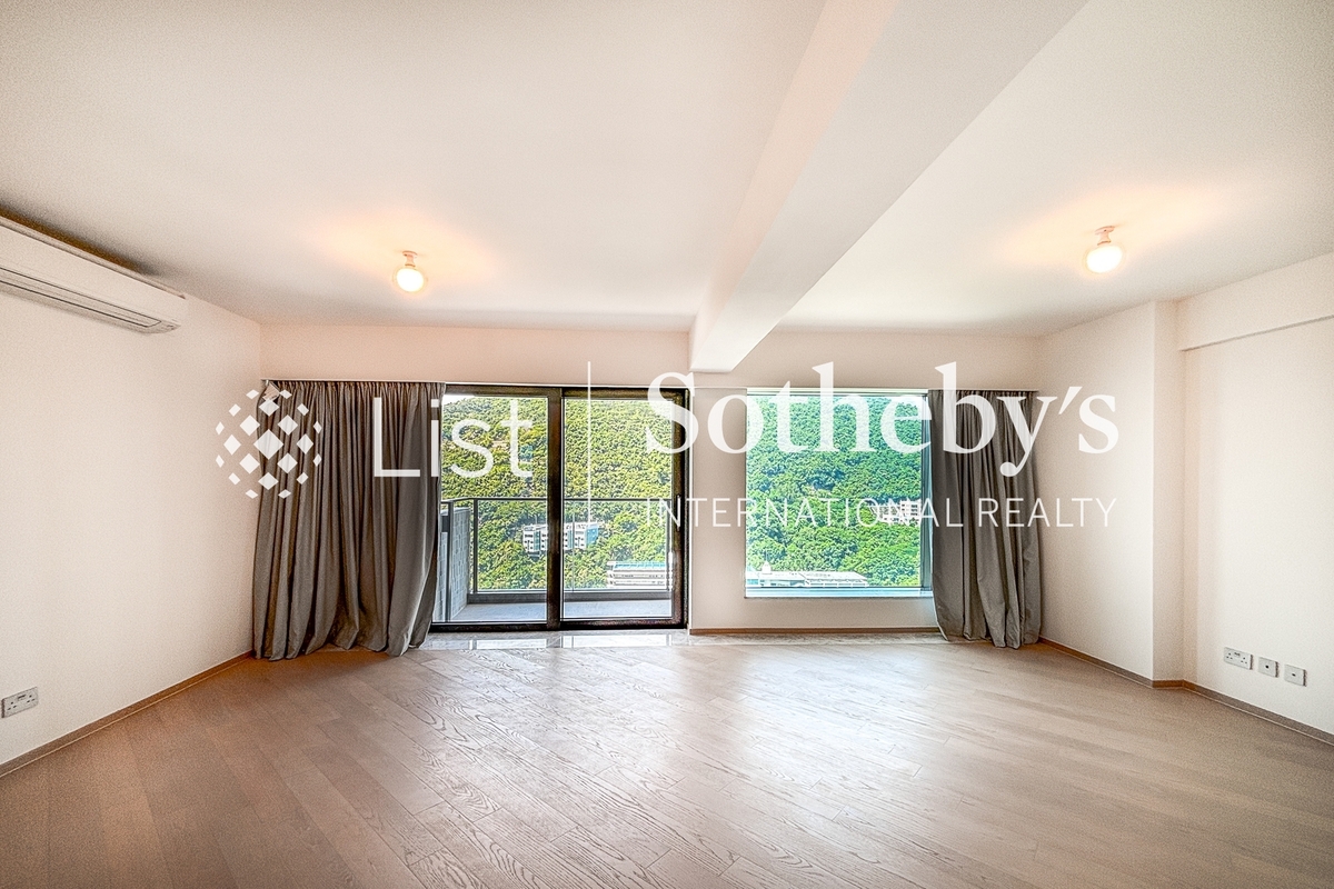 Victoria Coast Victoria Coast | Living and Dining Room