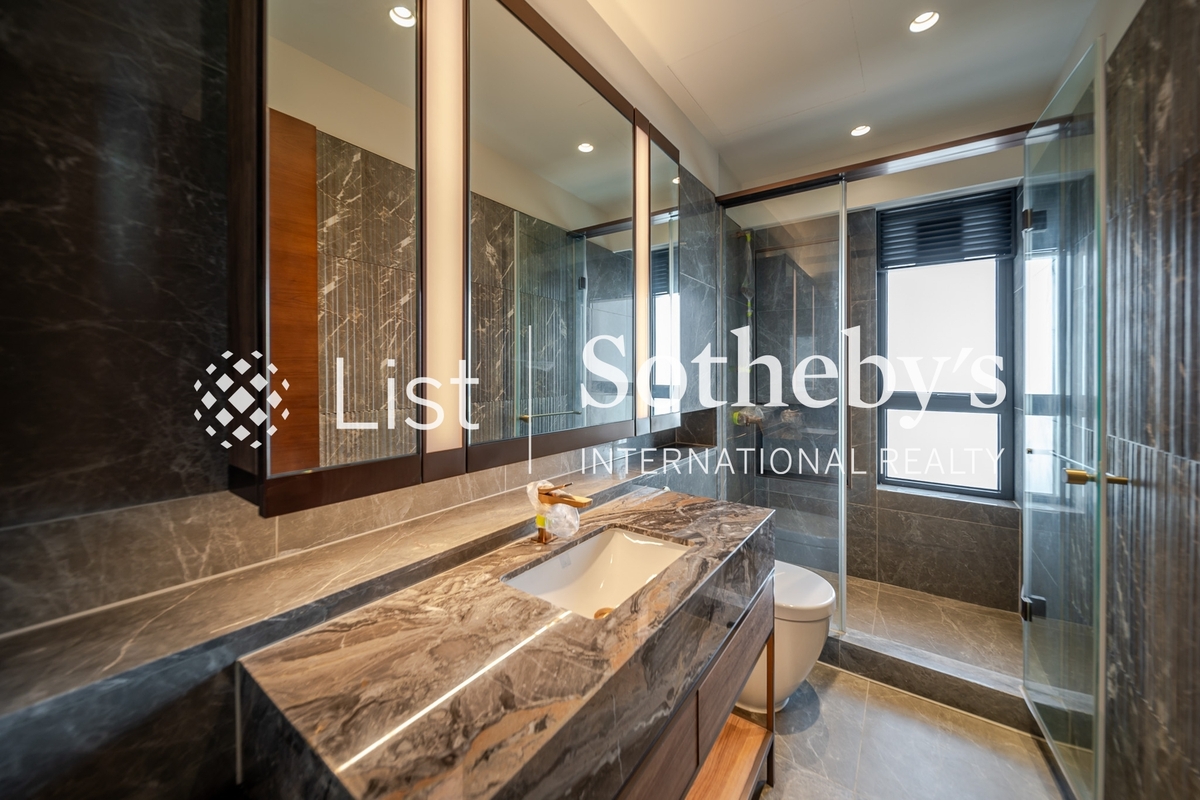 Victoria Coast Victoria Coast | Guest Bathroom