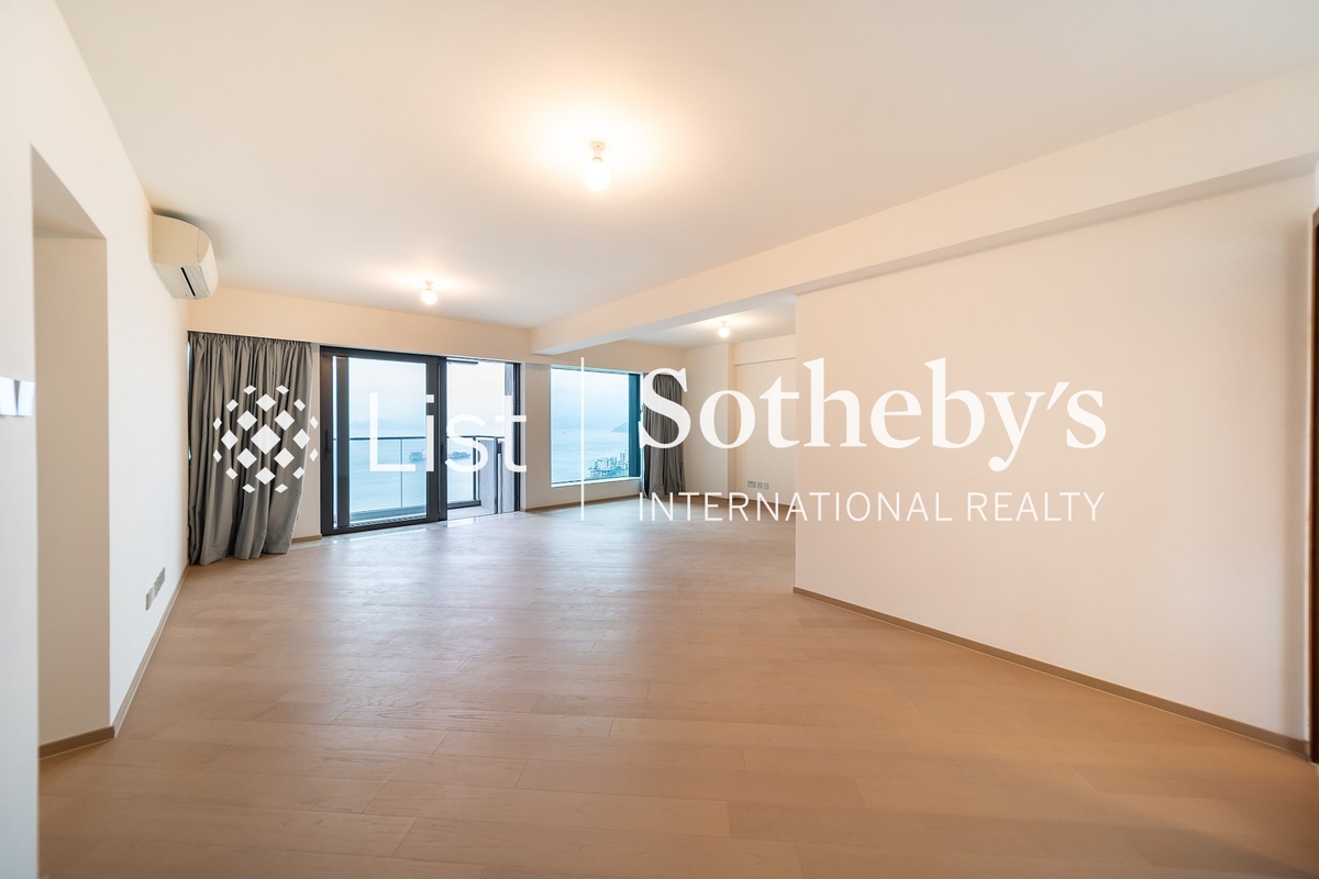 Victoria Coast Victoria Coast | Living and Dining Room