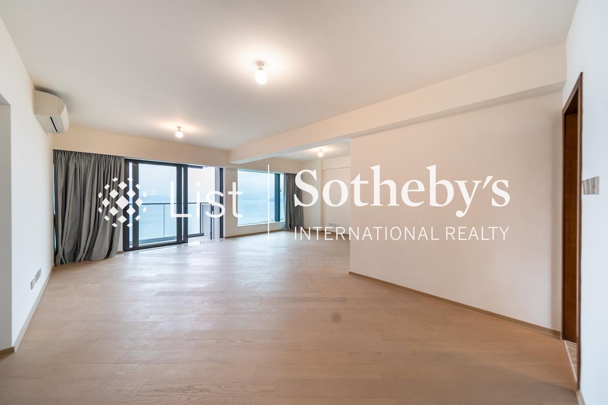 Victoria Coast Victoria Coast | Living and Dining Room