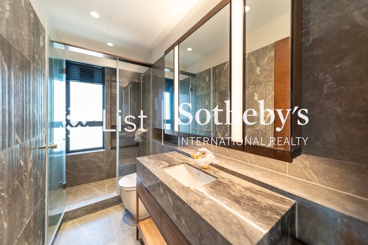 Victoria Coast Victoria Coast | Guest Bathroom