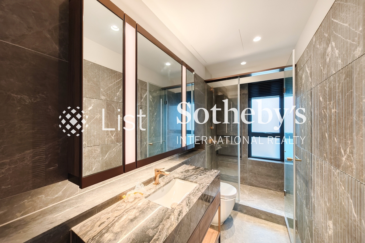 Victoria Coast Victoria Coast | Guest Bathroom