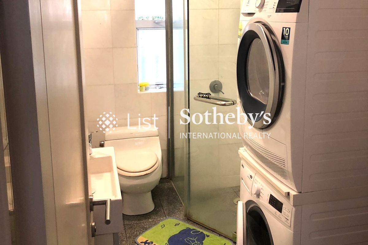 No. 31 Village Terrace 山村台31号 | Guest Bathroom