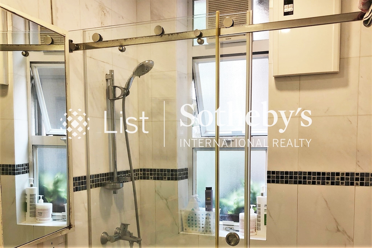 No. 31 Village Terrace 山村台31号 | Master Bathroom