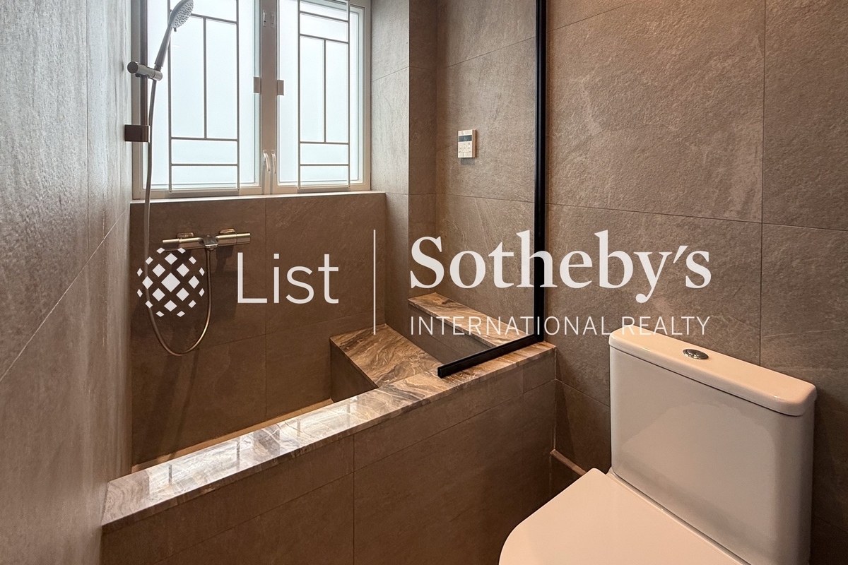 Blue Pool Court 藍塘別墅 | Master Bathroom