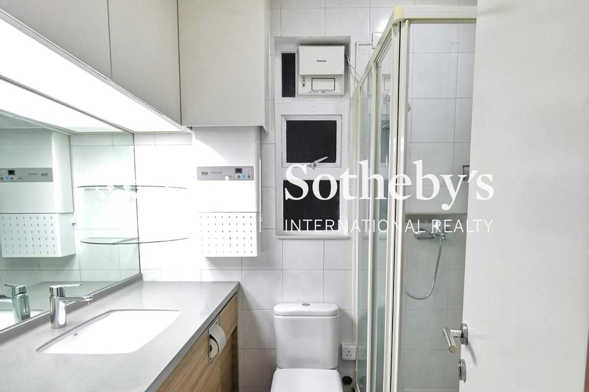 Tai Hang Terrace 大坑台 | Guest Bathroom