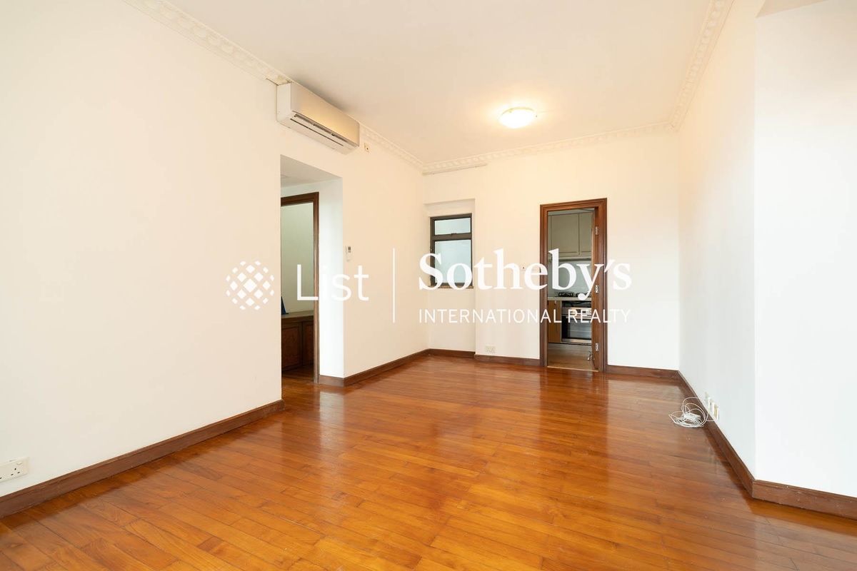 Palatial Crest 輝煌豪園 | Living and Dining Room