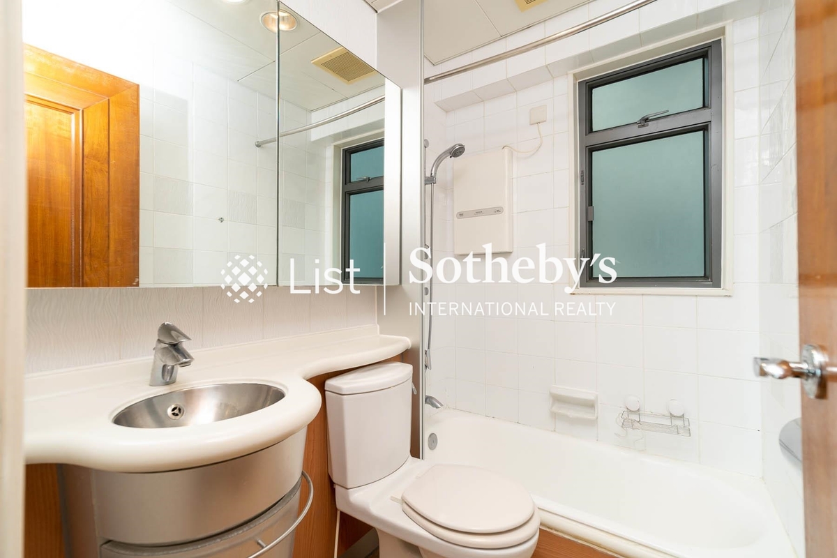 Palatial Crest 輝煌豪園 | Master Bathroom