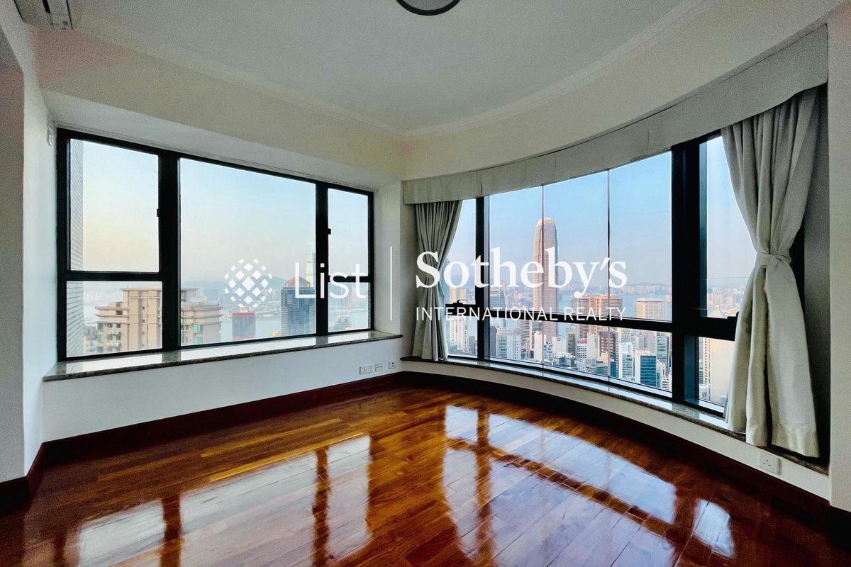 Palatial Crest 輝煌豪園 | View from Master Bedroom