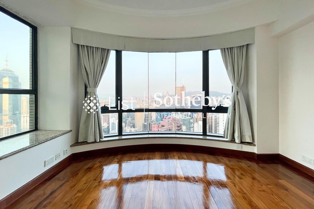 Palatial Crest 輝煌豪園 | View from Master Bedroom