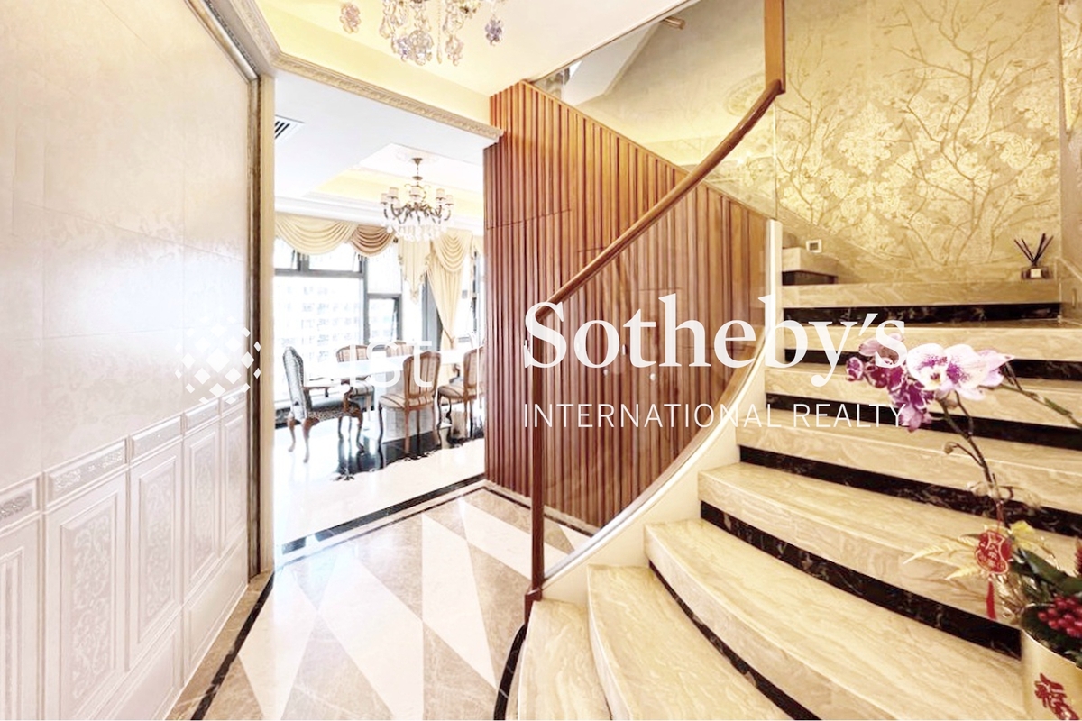 Palatial Crest 輝煌豪園 | Internal Staircase