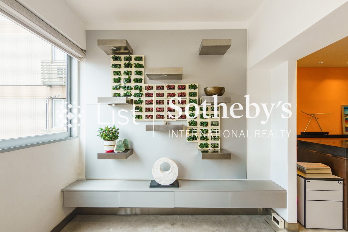 Fontana Gardens 豪園 | Balcony off Living Room