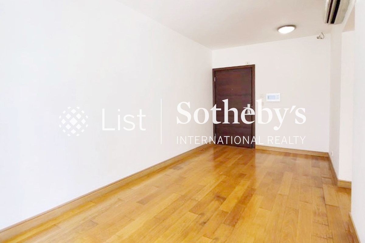 Centre Stage 聚賢居 | Living and Dining Room