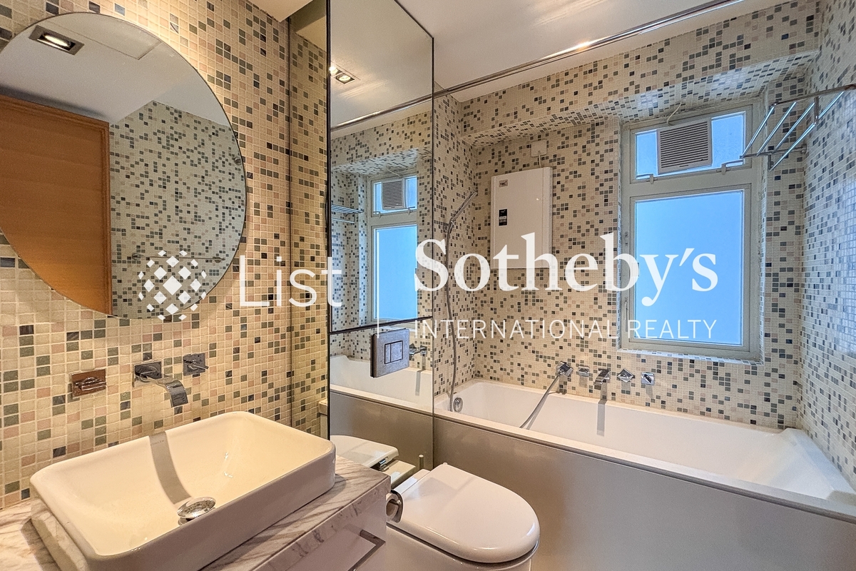 Centre Stage 聚賢居 | Guest Bathroom