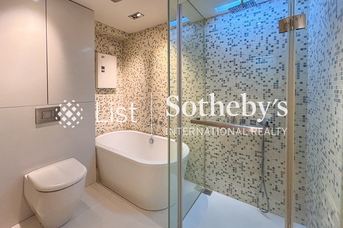 Centre Stage 聚賢居 | Master Bathroom