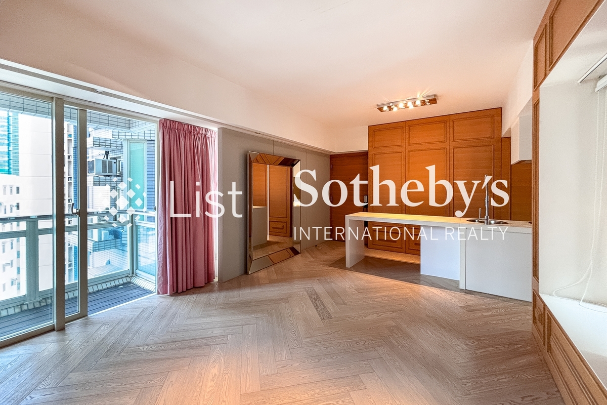 Centre Stage 聚賢居 | Living and Dining Room