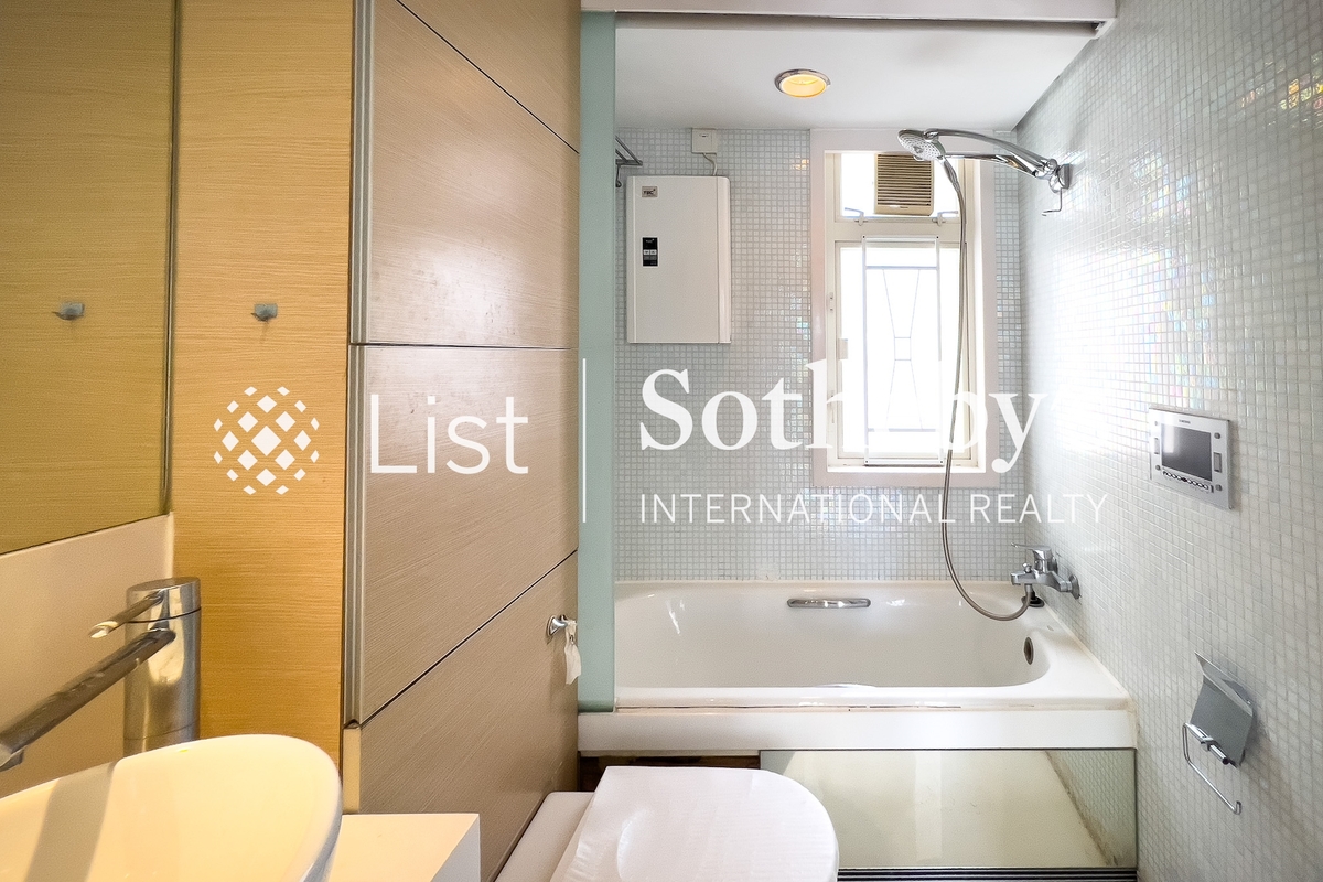 Centre Stage 聚賢居 | Guest Bathroom