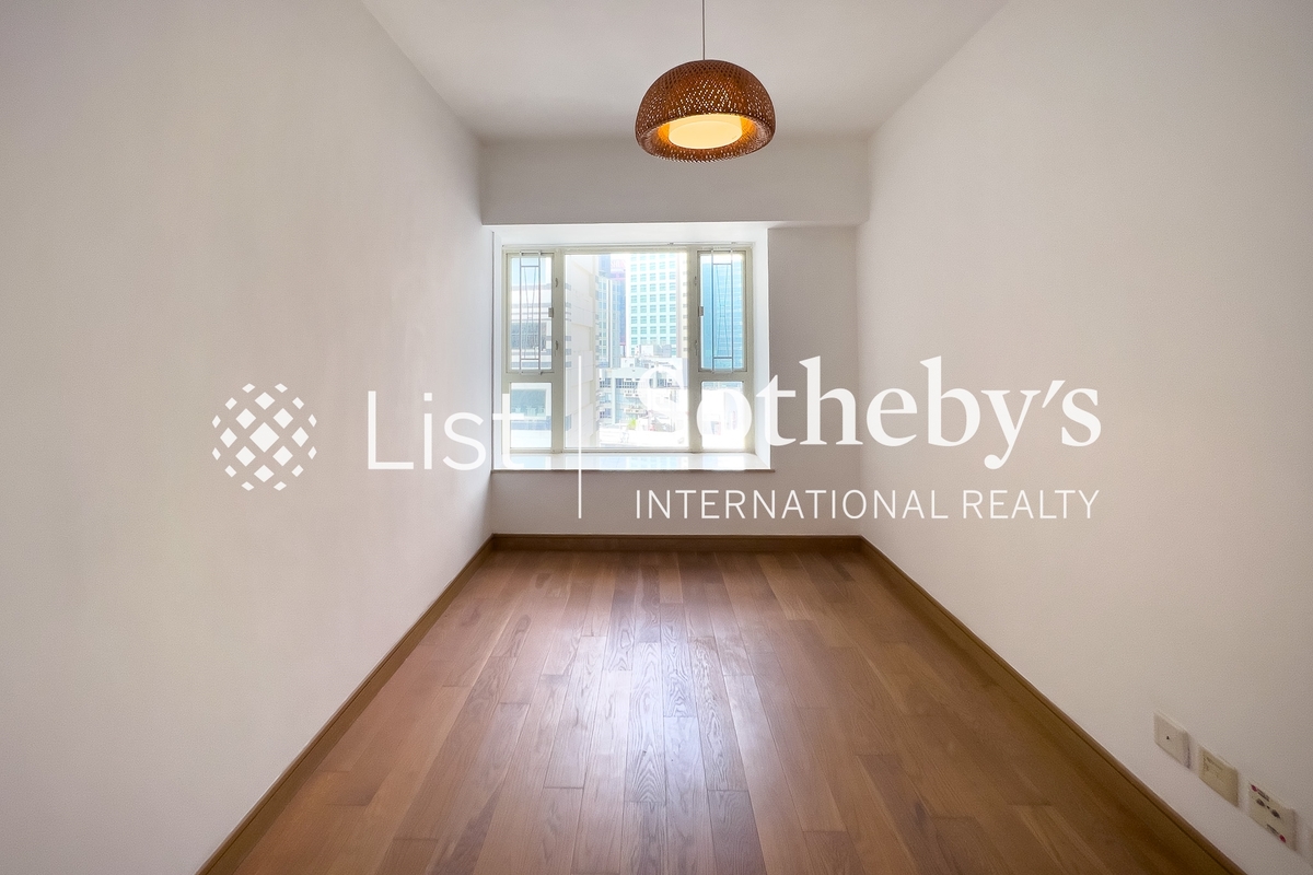 Centre Stage 聚賢居 | Master Bedroom