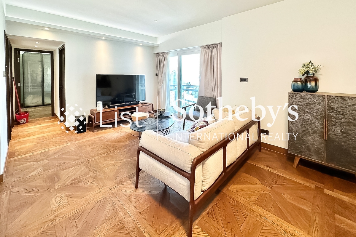 Centre Stage 聚賢居 | Living and Dining Room