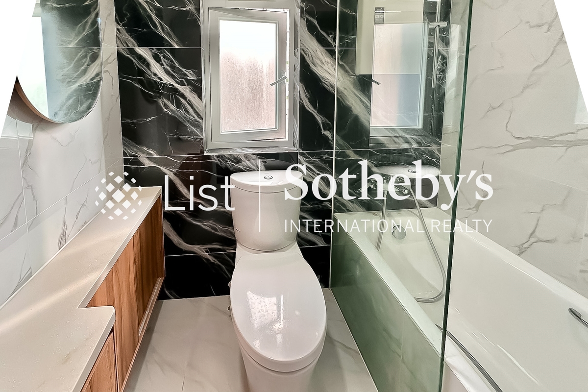 Centre Stage 聚賢居 | Master Bathroom