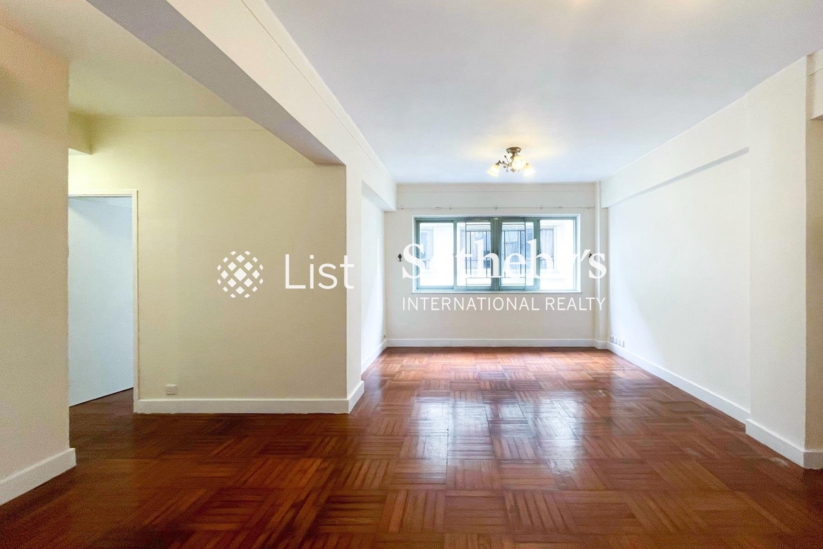 Carol Mansion 嘉華大廈 | Living and Dining Room