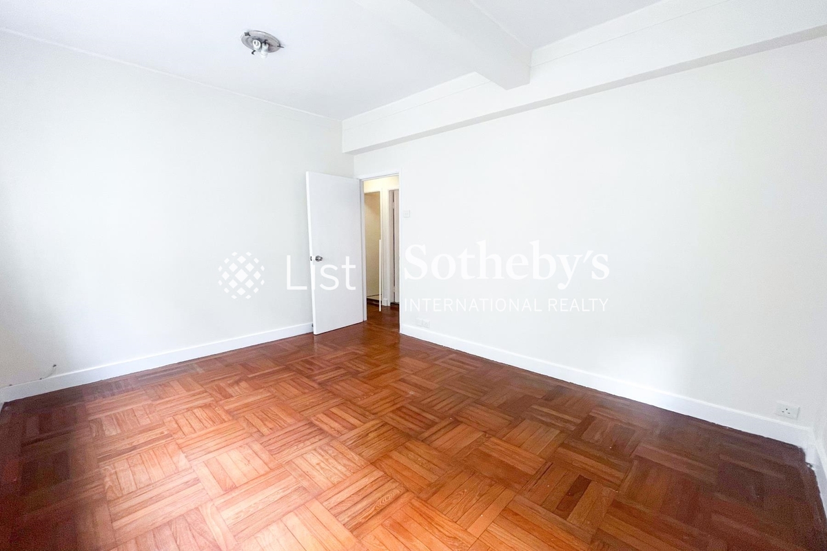 Carol Mansion 嘉華大廈 | Master Bedroom