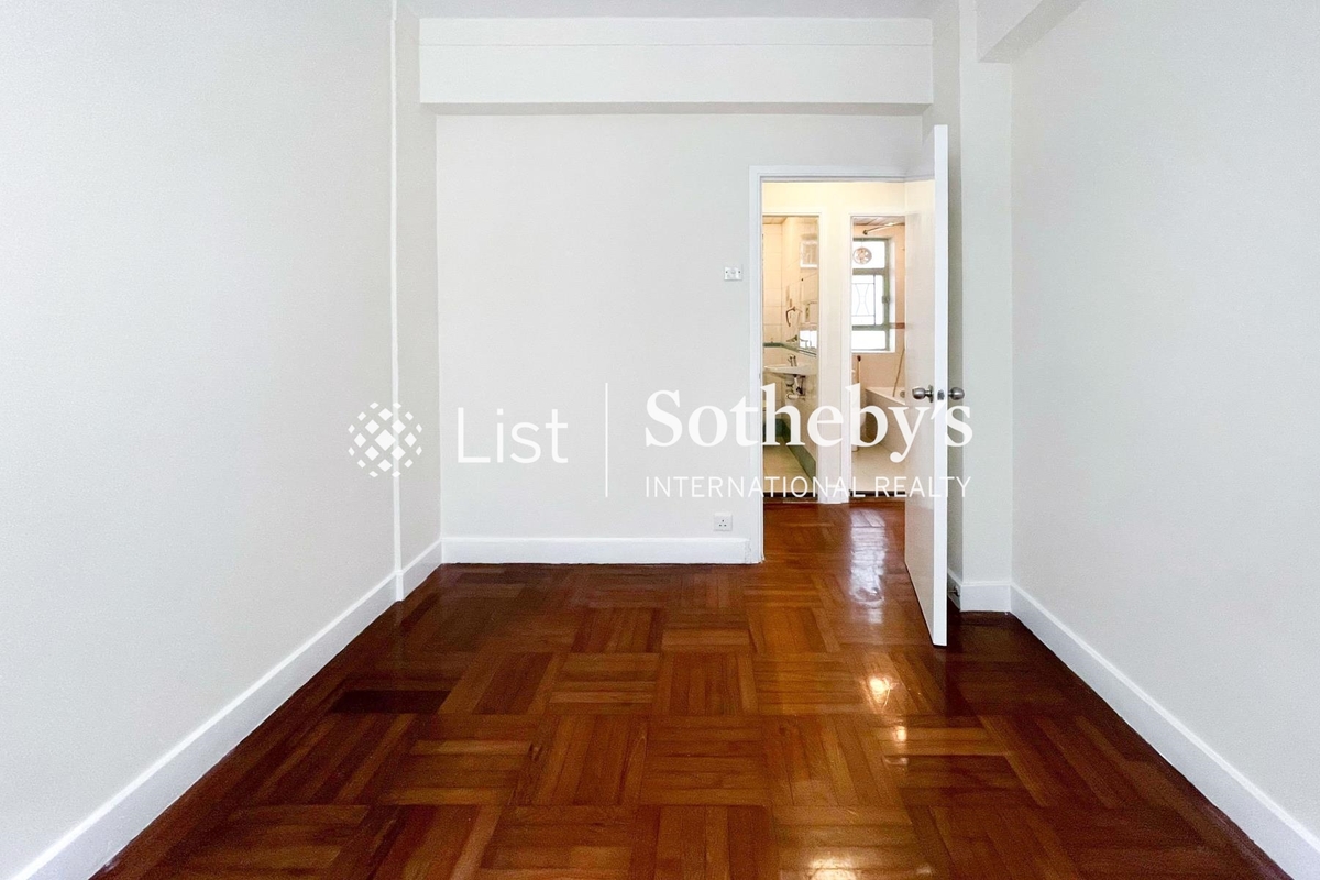 Carol Mansion 嘉華大廈 | Third Bedroom